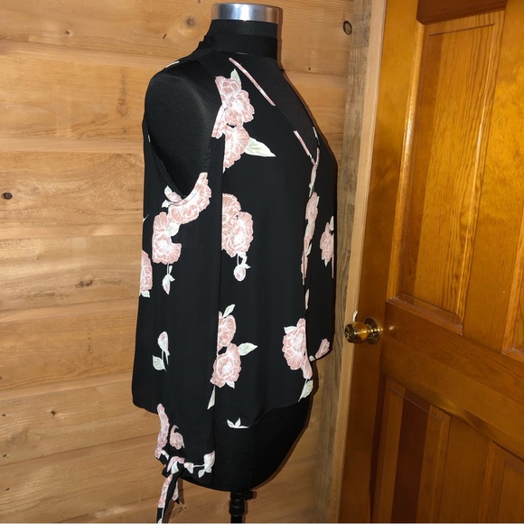 Cupcakes & Cashmere Blouse Black Floral choker collar / cold shoulder size M - Picture 5 of 14